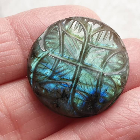 Labradorite cabochon carved fi 25 mm no 142 Labradorite cabochon carved fi 25 mm no 142