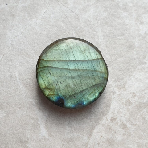 Labradorite cabochon carved fi 25 mm no 142 Labradorite cabochon carved fi 25 mm no 142