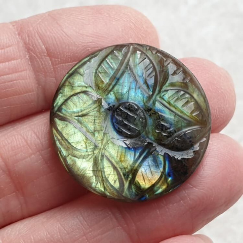 Labradorite cabochon carved fi 26 mm no 131 Labradorite cabochon carved fi 26 mm no 131