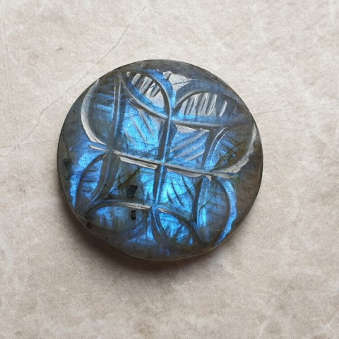 Labradorite cabochon carved fi 26 mm no 134 Labradorite cabochon carved fi 26 mm no 134
