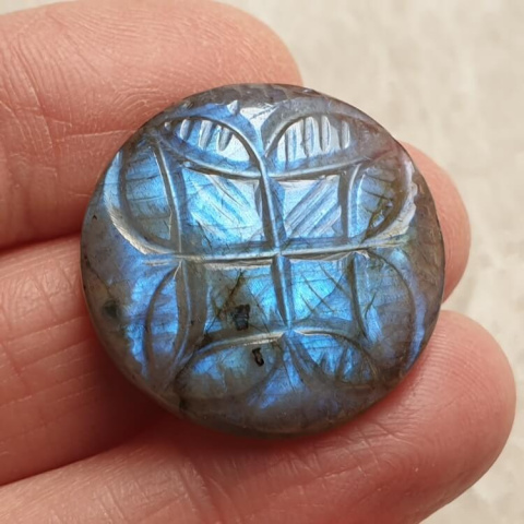 Labradorite cabochon carved fi 26 mm no 134 Labradorite cabochon carved fi 26 mm no 134