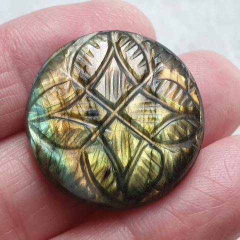 Labradorite cabochon carved fi 26 mm no 162 Labradorite cabochon carved fi 26 mm no 162