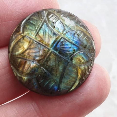 Labradorite cabochon carved fi 26 mm no 172 Labradorite cabochon carved fi 26 mm no 172