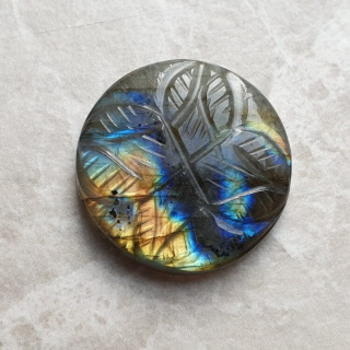 Labradoryt kaboszon carving fi 27 mm nr 124