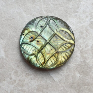 Labradoryt kaboszon carving fi 27 mm nr 125