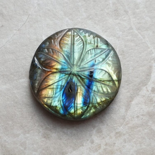 Labradoryt kaboszon carving fi 28 mm nr 176