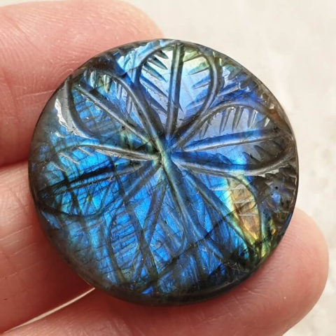 Labradorite cabochon carved fi 28 mm no 194 Labradorite cabochon carved fi 28 mm no 194