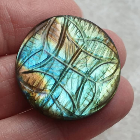 Labradorite cabochon carved fi 29 mm no 132 Labradorite cabochon carved fi 29 mm no 132