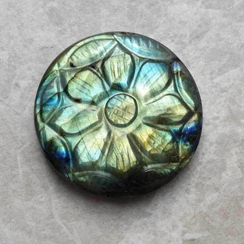 Labradorite cabochon carved fi 32 mm no 121 Labradorite cabochon carved fi 32 mm no 121