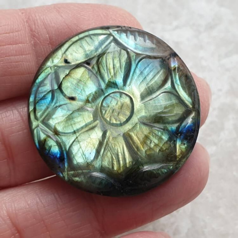 Labradorite cabochon carved fi 32 mm no 121 Labradorite cabochon carved fi 32 mm no 121