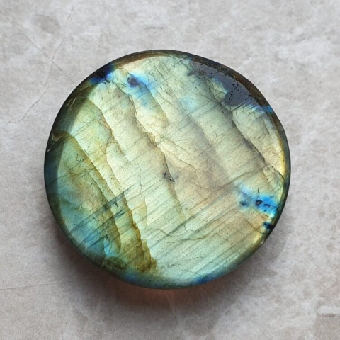Labradorite cabochon carved fi 32 mm no 121 Labradorite cabochon carved fi 32 mm no 121