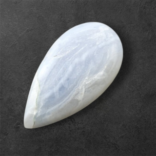 Agat blue lace kaboszon carving 27x14 mm nr 30