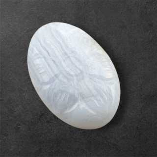 Agat blue lace kaboszon carving 27x18 mm nr 35