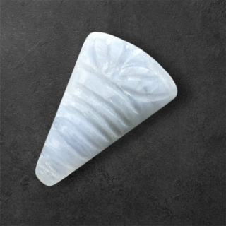 Agat blue lace kaboszon carving 27x18 mm nr 54