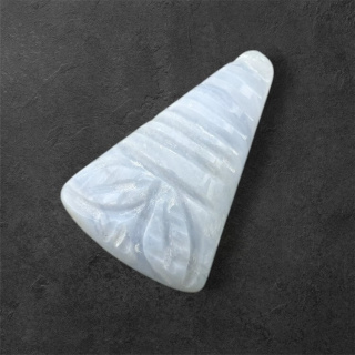 Agat blue lace kaboszon carving 27x18 mm nr 54