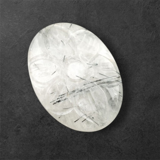 Kwarc z turmalinem kaboszon carving 25x18 mm nr 43