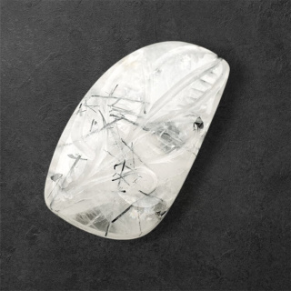 Kwarc z turmalinem kaboszon carving 27x16 mm nr 30
