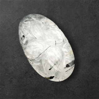Kwarc z turmalinem kaboszon carving 27x16 mm nr 45