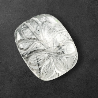 Kwarc z turmalinem kaboszon carving 27x21 mm nr 11