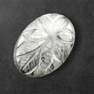 Kwarc z turmalinem kaboszon carving 29x21 mm nr 47