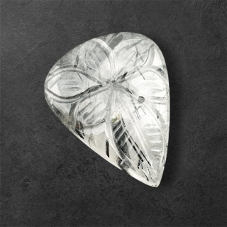 Kwarc z turmalinem kaboszon carving 29x23 mm nr 36