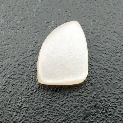 Kamień księżycowy biały kaboszon carving 15x12 mm nr 275 Kamień księżycowy biały kaboszon carving 15x12 mm nr 275