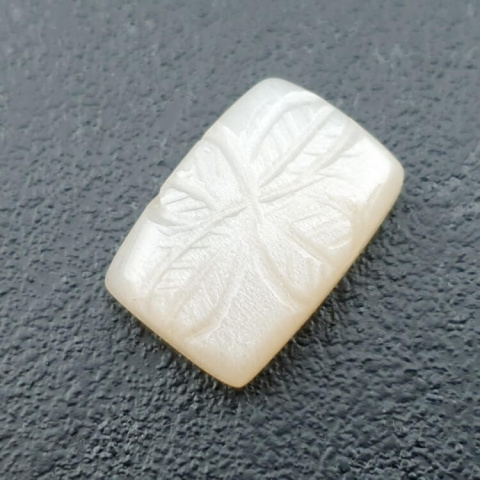White moonstone carved cabochon 18x13 mm no 204 White moonstone carved cabochon 18x13 mm no 204