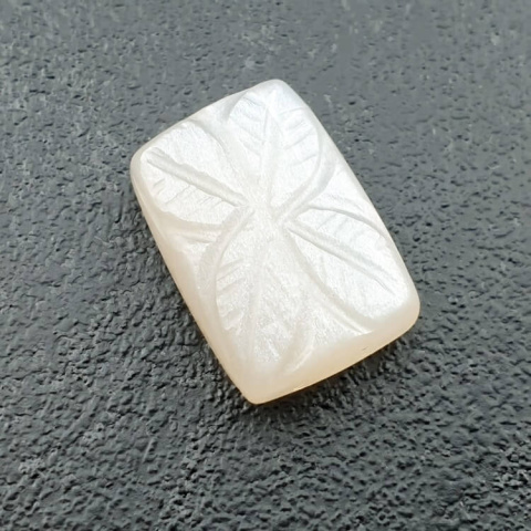 White moonstone carved cabochon 18x13 mm no 206 White moonstone carved cabochon 18x13 mm no 206