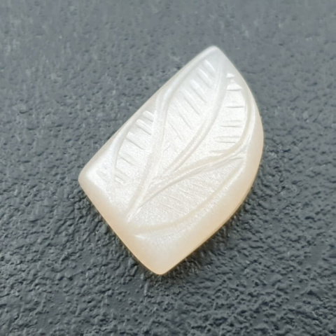 White moonstone carved cabochon 18x13 mm no 290 White moonstone carved cabochon 18x13 mm no 290