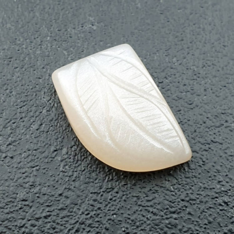 White moonstone carved cabochon 18x13 mm no 290 White moonstone carved cabochon 18x13 mm no 290
