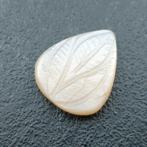 White moonstone carved cabochon 20x16 mm no 295 White moonstone carved cabochon 20x16 mm no 295