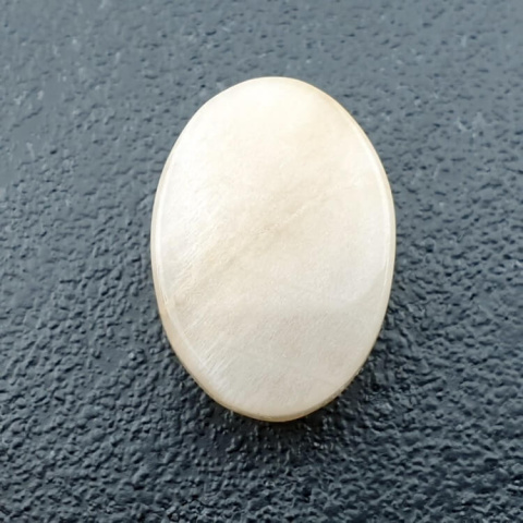 Kamień księżycowy biały kaboszon carving 21x15 mm nr 243 Kamień księżycowy biały kaboszon carving 21x15 mm nr 243