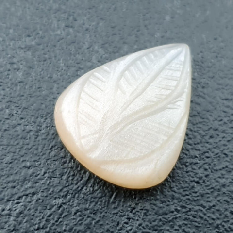Moonstone white cabochon carving 21x17 mm no. 251 Moonstone white cabochon carving 21x17 mm no. 251