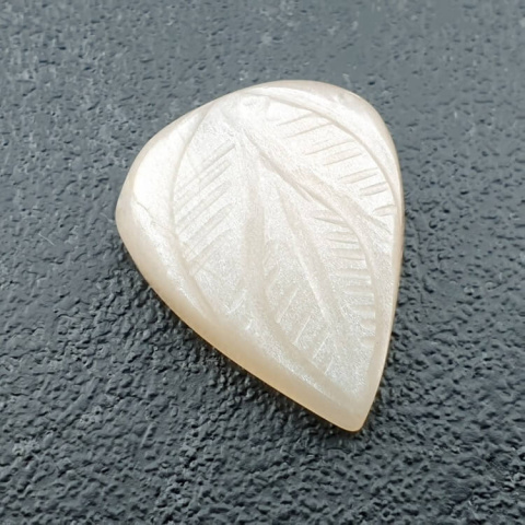 Moonstone white cabochon carving 21x17 mm no. 251 Moonstone white cabochon carving 21x17 mm no. 251