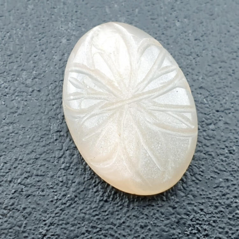 Moonstone white cabochon carving 24x17 mm no. 207 Moonstone white cabochon carving 24x17 mm no. 207