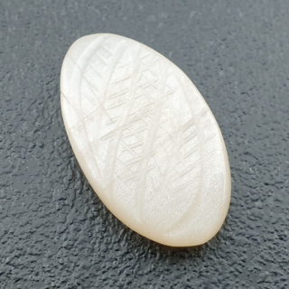Kamień księżycowy biały kaboszon carving 25x15 mm nr 270
