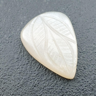 Moonstone white cabochon carving 25x18 mm no 222