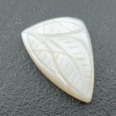 Moonstone white cabochon carving 25x19 mm no 233 Moonstone white cabochon carving 25x19 mm no 233