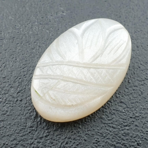 White moonstone carved cabochon 26x17 mm no 253 White moonstone carved cabochon 26x17 mm no 253