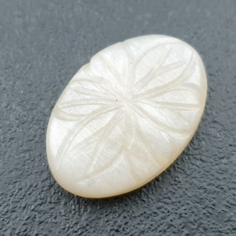 Moonstone white cabochon carving 26x18 mm no 261 Moonstone white cabochon carving 26x18 mm no 261