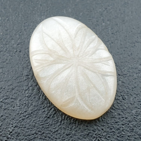 Moonstone white cabochon carving 26x18 mm no 261 Moonstone white cabochon carving 26x18 mm no 261