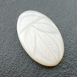 Kamień księżycowy biały kaboszon carving 27x17 mm nr 217