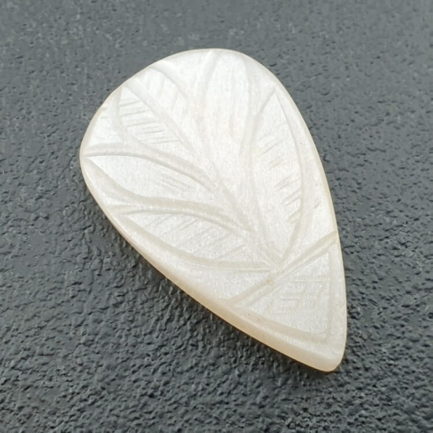 Moonstone white cabochon carving 29x19 mm no 264 Moonstone white cabochon carving 29x19 mm no 264