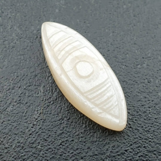 Kamień księżycowy biały kaboszon carving 30x12 mm nr 241