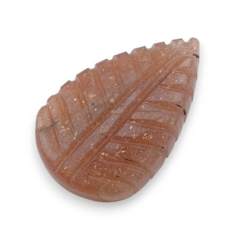 Kamień księżycowy brzoskwiniowy kaboszon carving 28x18 mm nr 4 Kamień księżycowy brzoskwiniowy kaboszon carving 28x18 mm nr 4
