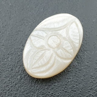 Kamień księżycowy biały kaboszon carving 26x18 mm nr 194