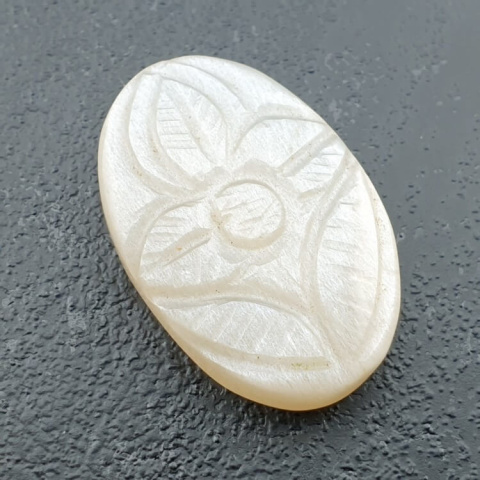 White moonstone carved cabochon 26x18 mm no 194 White moonstone carved cabochon 26x18 mm no 194