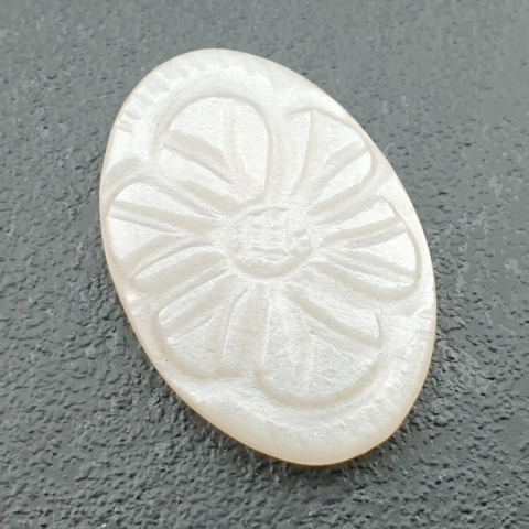 Moonstone white cabochon carving 29x20 mm no 195 Moonstone white cabochon carving 29x20 mm no 195