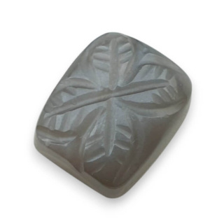 Kamień księżycowy szary kaboszon carving 14x12 mm nr 193