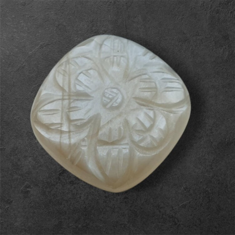 Moonstone grey cabochon carving 23x23 mm no. 102 Moonstone grey cabochon carving 23x23 mm no. 102